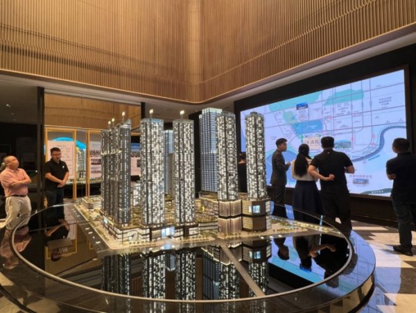 股票配资佣金 楼市新政刷屏！“连夜转定金 一大早订房”