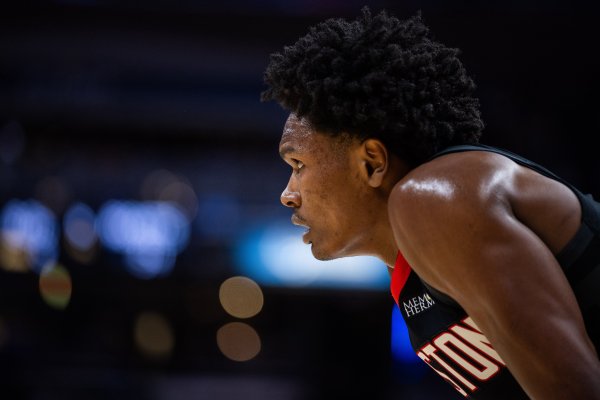 实盘配资炒股 只会冲击！阿门首节2中0仅靠罚球拿到3分 正负值-5